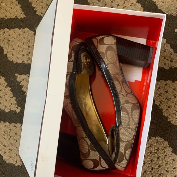 Coach women’s heels - Picture 7 of 7